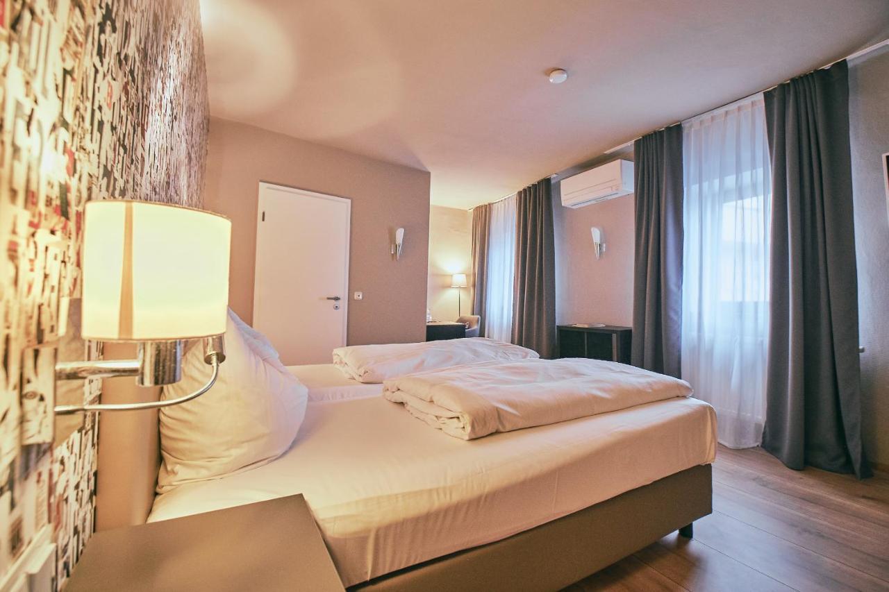 Hotel Roter Hahn เรเกนส์บวร์ก ภายนอก รูปภาพ