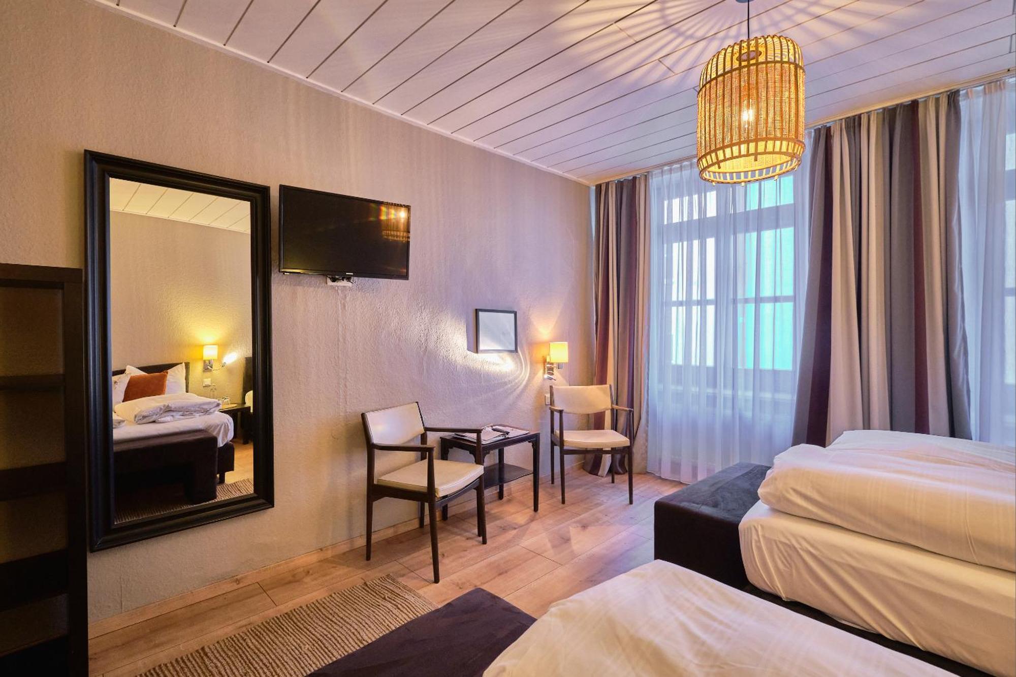 Hotel Roter Hahn เรเกนส์บวร์ก ภายนอก รูปภาพ