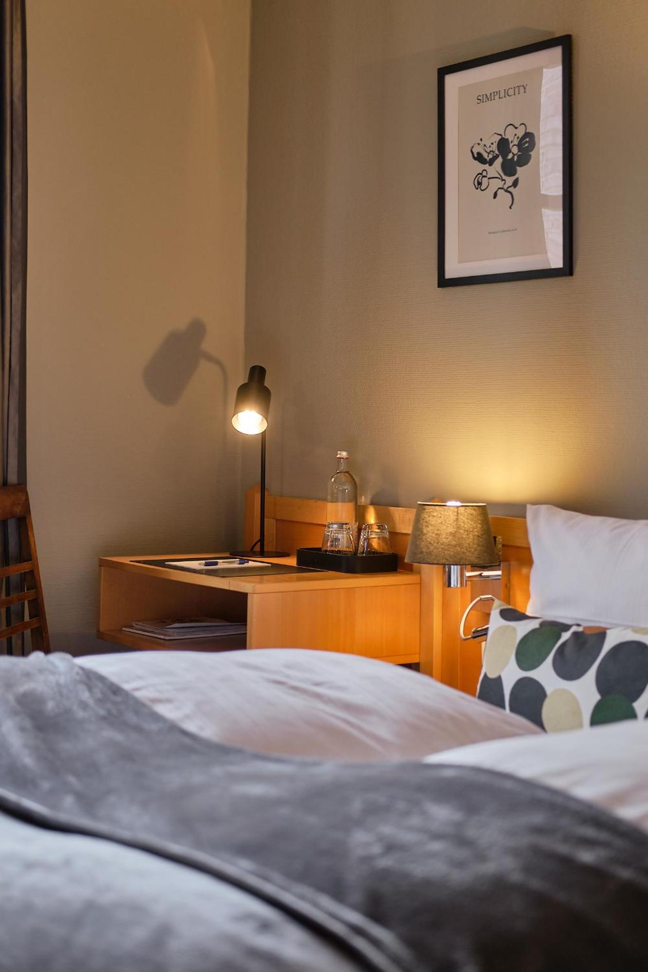 Hotel Roter Hahn เรเกนส์บวร์ก ภายนอก รูปภาพ
