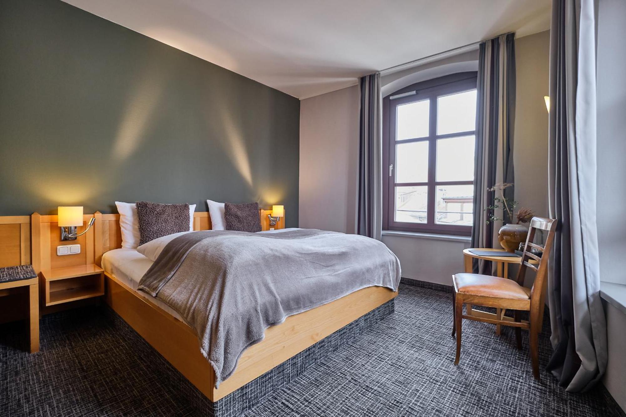Hotel Roter Hahn เรเกนส์บวร์ก ภายนอก รูปภาพ