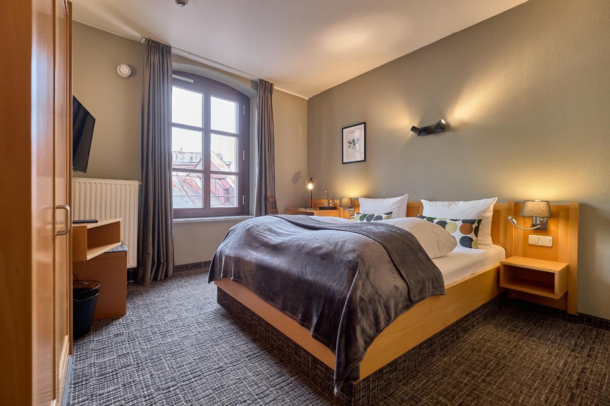 Hotel Roter Hahn เรเกนส์บวร์ก ภายนอก รูปภาพ