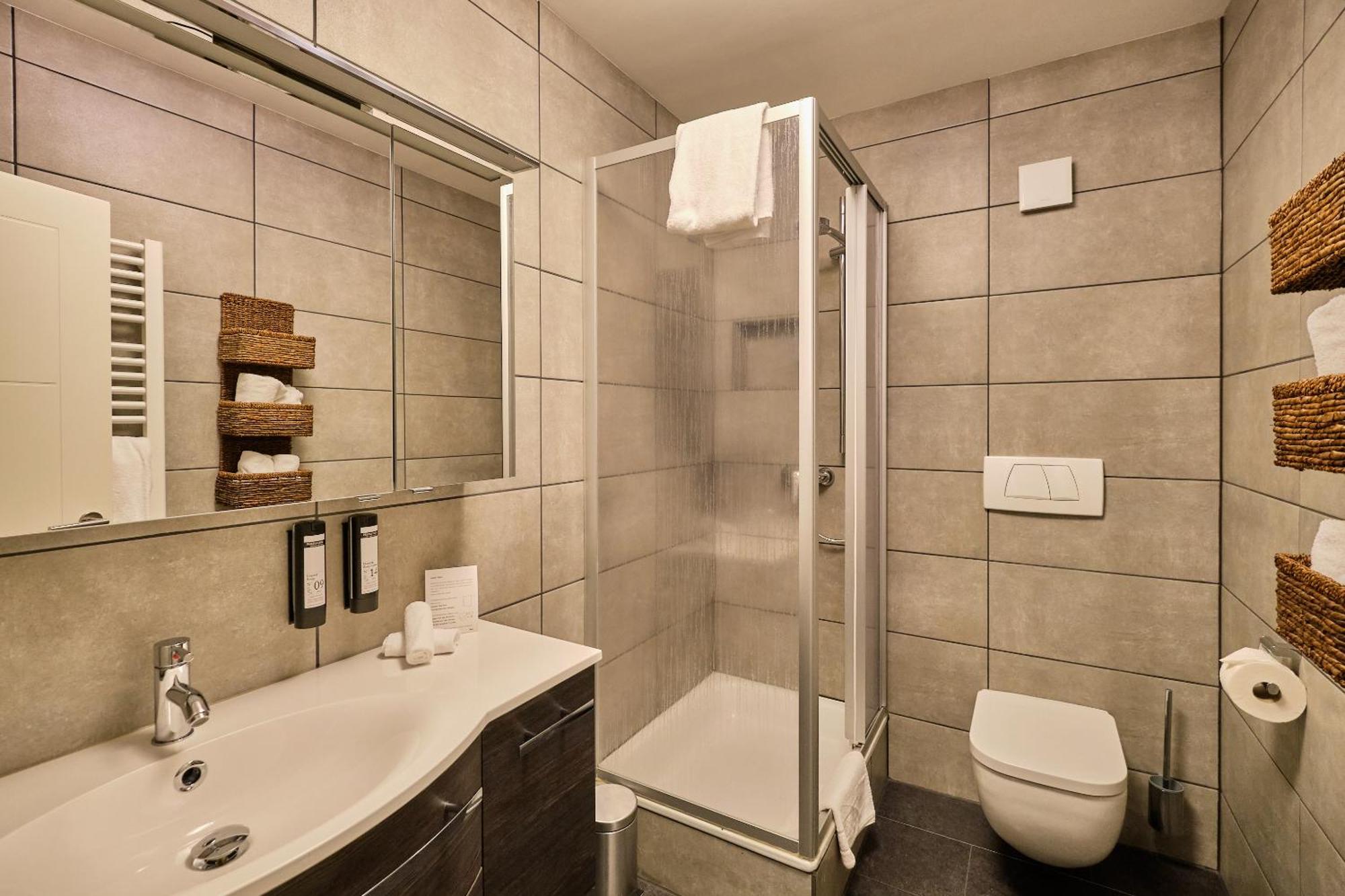 Hotel Roter Hahn เรเกนส์บวร์ก ภายนอก รูปภาพ