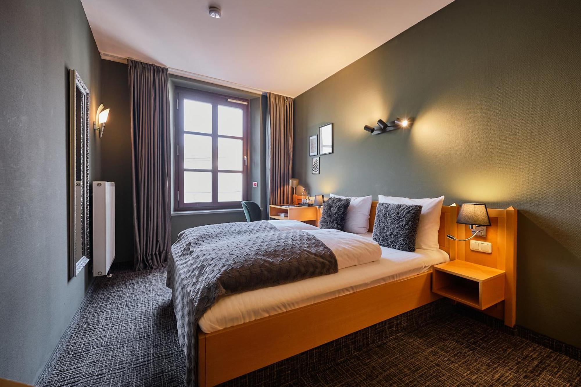 Hotel Roter Hahn เรเกนส์บวร์ก ภายนอก รูปภาพ