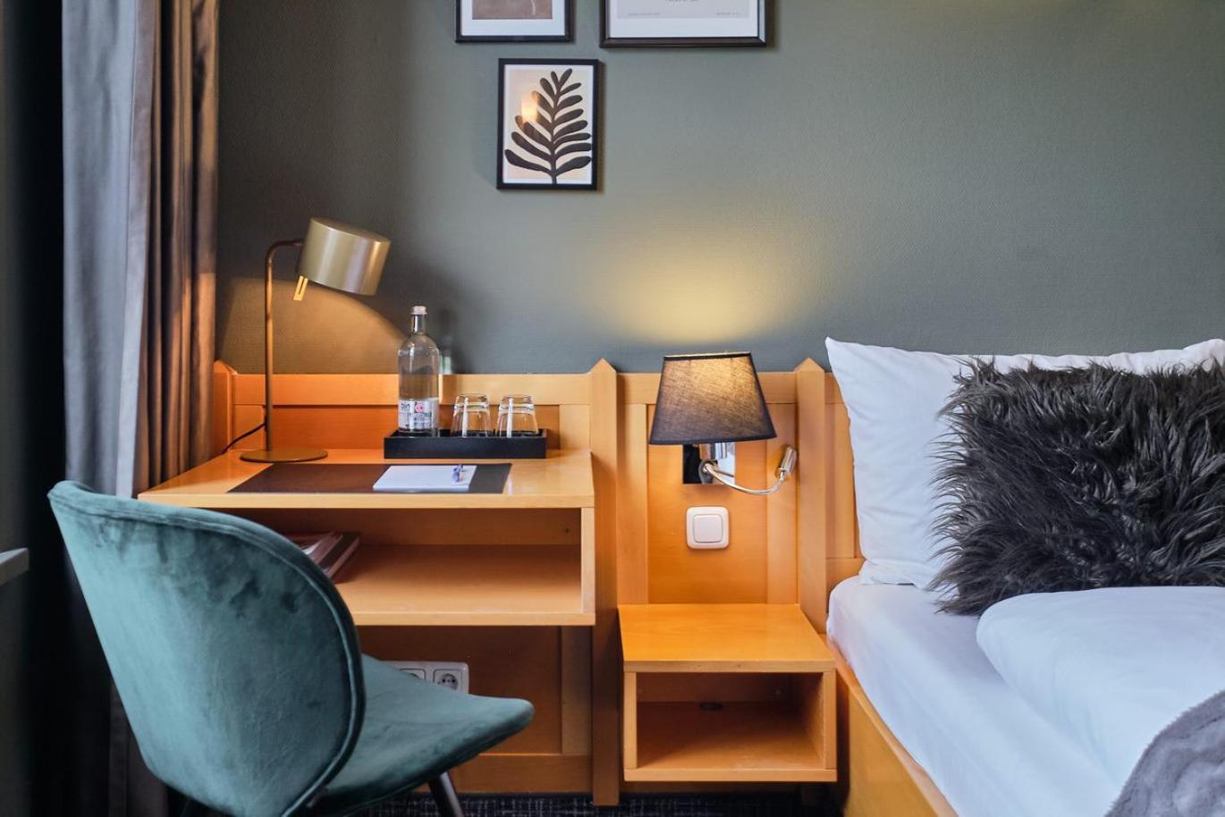 Hotel Roter Hahn เรเกนส์บวร์ก ภายนอก รูปภาพ