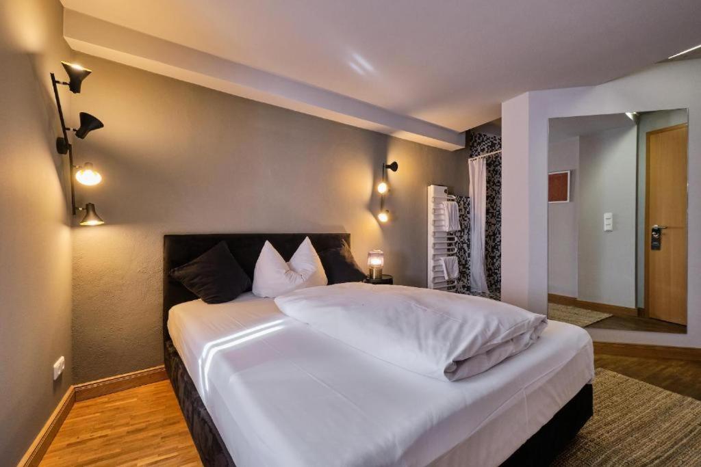 Hotel Roter Hahn เรเกนส์บวร์ก ภายนอก รูปภาพ