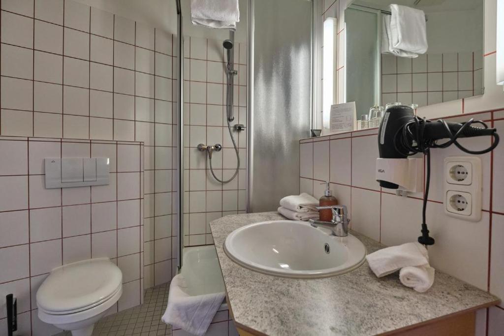 Hotel Roter Hahn เรเกนส์บวร์ก ภายนอก รูปภาพ